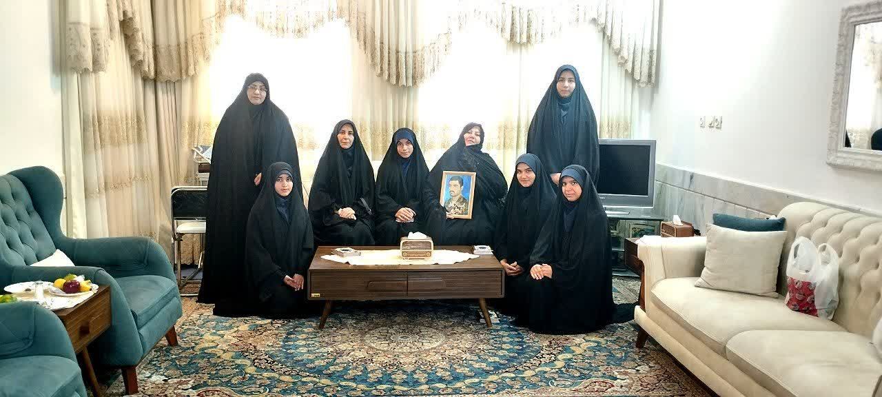 دیدار دانش‌آموزان شهرضا با همسر شهید جانباز شیمیایی