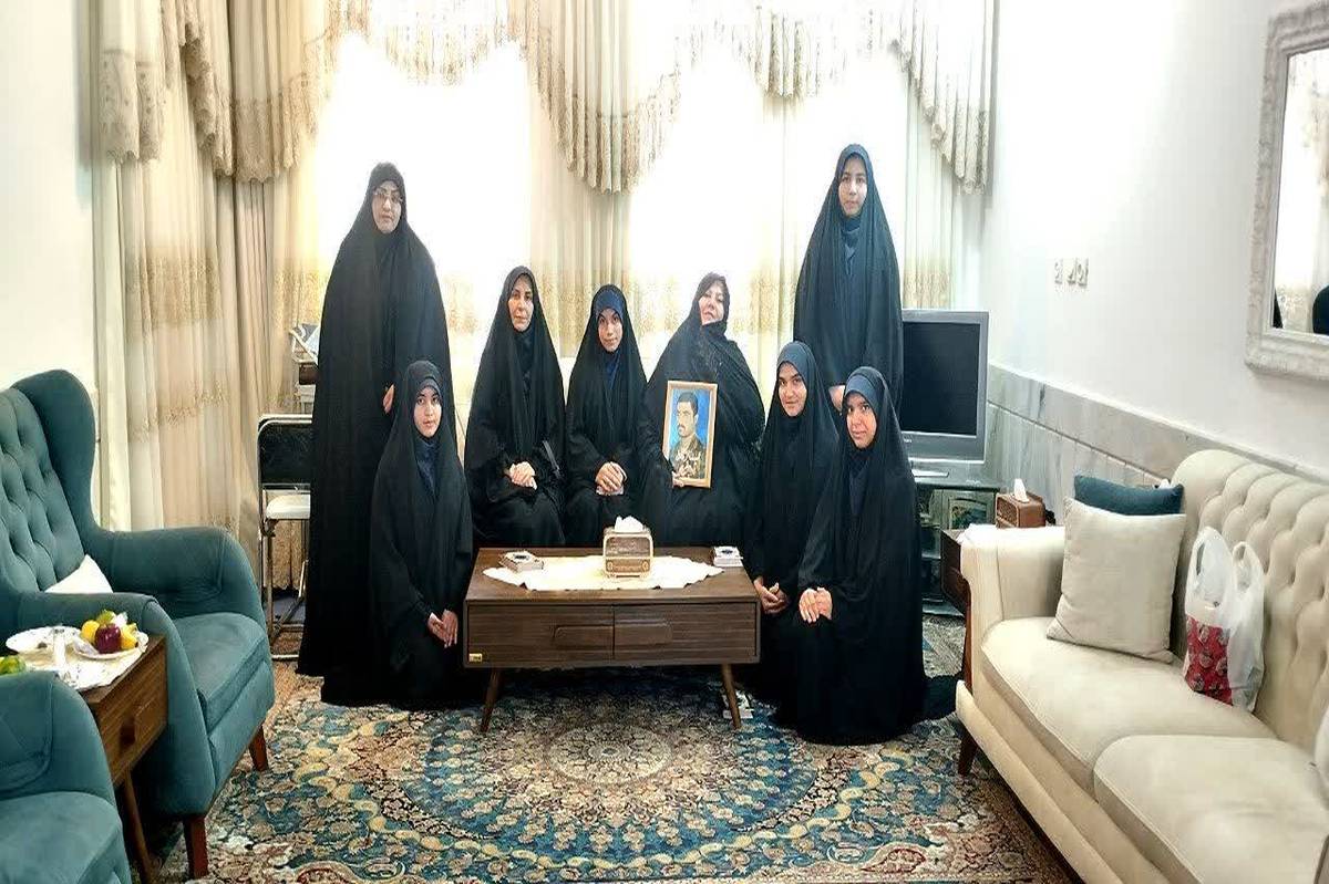 دیدار دانشآموزان شهرضا با همسر شهید جانباز شیمیایی