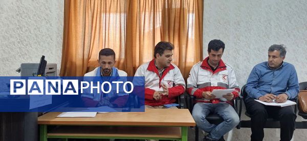 نشست آمادگی اعزام دانش‌آموزان به المپیاد استانی هلال احمر