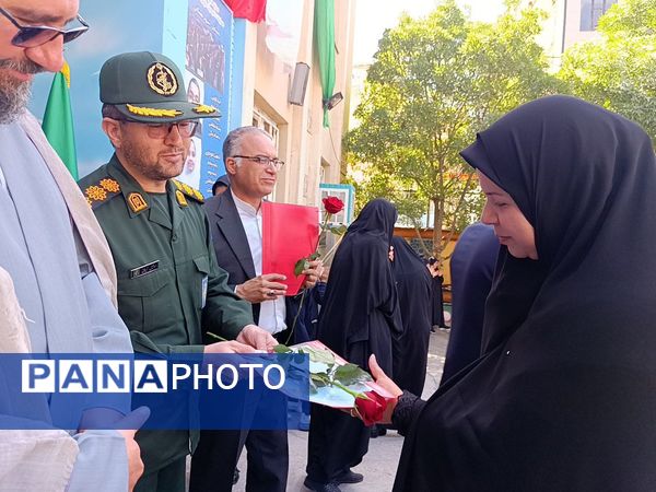 نواختن زنگ سپاس معلم در دبیرستان و دبستان میرزا جعفر سروقد