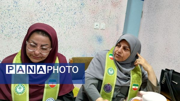 جلسه مربیان منتخب جهت آموزش توانمند سازی مربیان و دانش آموزان پیشتاز محمود‌آباد