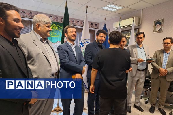 جلسه هم اندیشی و تجلیل از خبرنگاران پانا در شیراز 