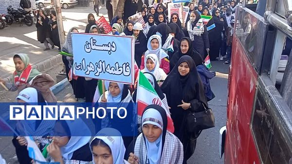 حضور پر شور دانش آموزان نیشابوری در راهپیمایی ١٣ آبان