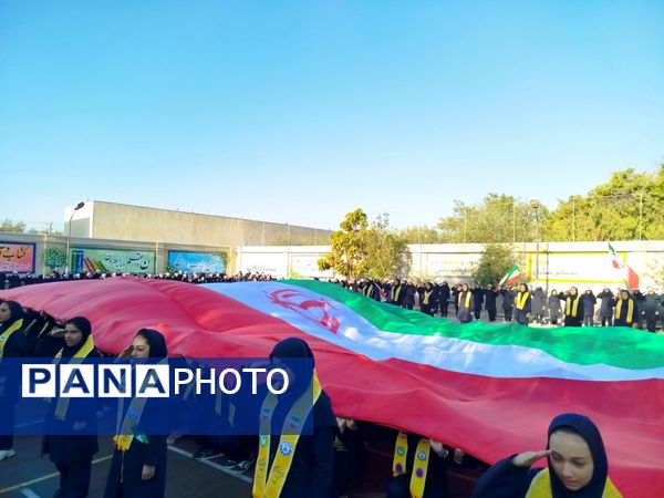 صبحگاه تمام تشکیلاتی دبیرستان تقی‌پور مراغه