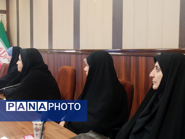 مراسم تقدیر از رابطین امور بانوان مدارس ناحیه یک شهرری