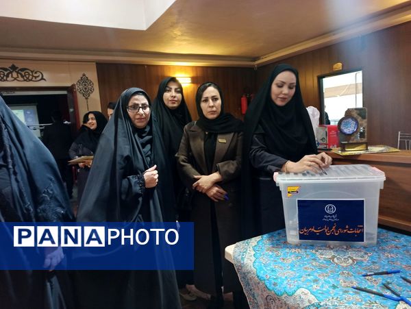 گردهمایی روسای انجمن اولیا و مربیان ناحیه ۲ 