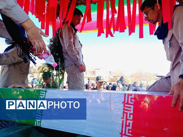 مردم علی‌آباد دمق جوکار از شهید گمنام استقبال کردند