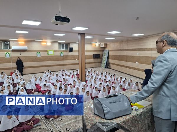 گرامیداشت روز جهانی نابینایان در دبستان امام موسی کاظم (ع) با حضور مهمان روشندل 