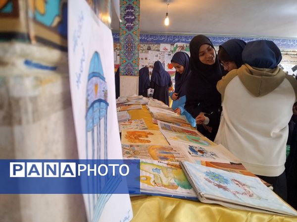 جشنواره هنری «ماها» در دبیرستان معراج ناحیه یک کرج 