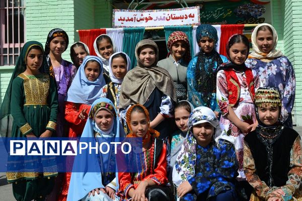 جشن عاطفه‌ها؛ لبریز از مهربانی در دبستان دخترانه قدر بهارستان ۲