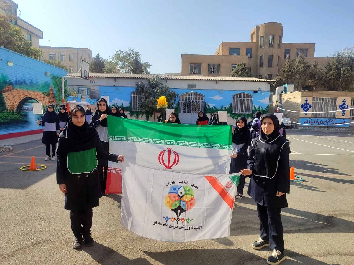 برگزاری المپیاد ورزشی و رقابت سالم دانش‌آموزان دبیرستان آینده‌سازان ناحیه ۴ کرج 