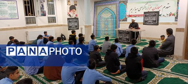 لبیک دانش‌آموزان دبیرستان نمونه دولتی آفرینش به ندای مظلومیت حضرت زهرا (س)