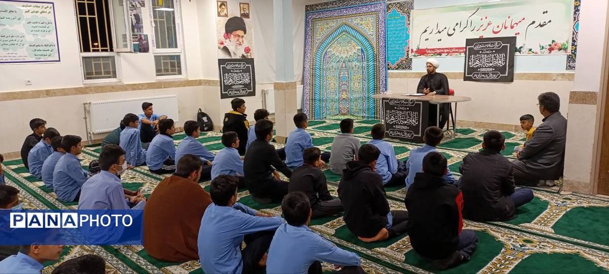 لبیک دانش‌آموزان دبیرستان نمونه دولتی آفرینش به ندای مظلومیت حضرت زهرا (س)