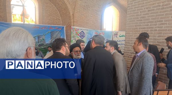 میز خدمت ادارات نیشابور پیش از نماز جمعه 