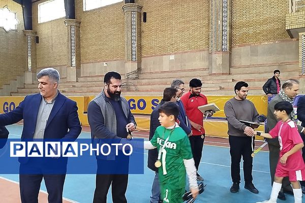حضور دانش‌آموزان ابتدایی ناحیه دو شهرری در مسابقات فوتسال