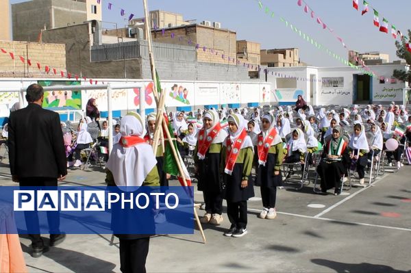 برگزاری جشن شکوفه‌ها در مدرسه عصمت شهرستان رباط کریم 