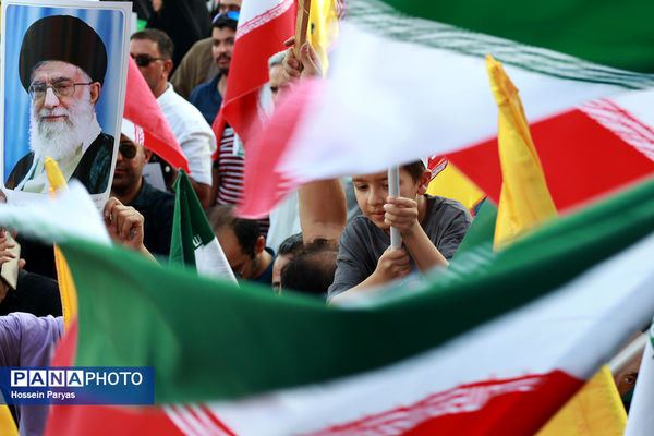تجمع مردمی بشارت فتح در میدان انقلاب