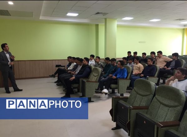 بازدید دانش آموزان دبیرستان نمونه آیت‌الله خامنه‌ای از دانشکده دندانپزشکی دانشگاه فردوسی مشهد