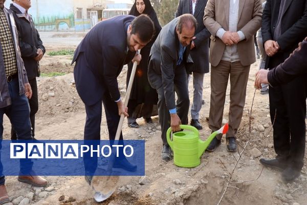 آیین روز درختکاری در هنرستان کشاورزی شهید باهنر پاکدشت 