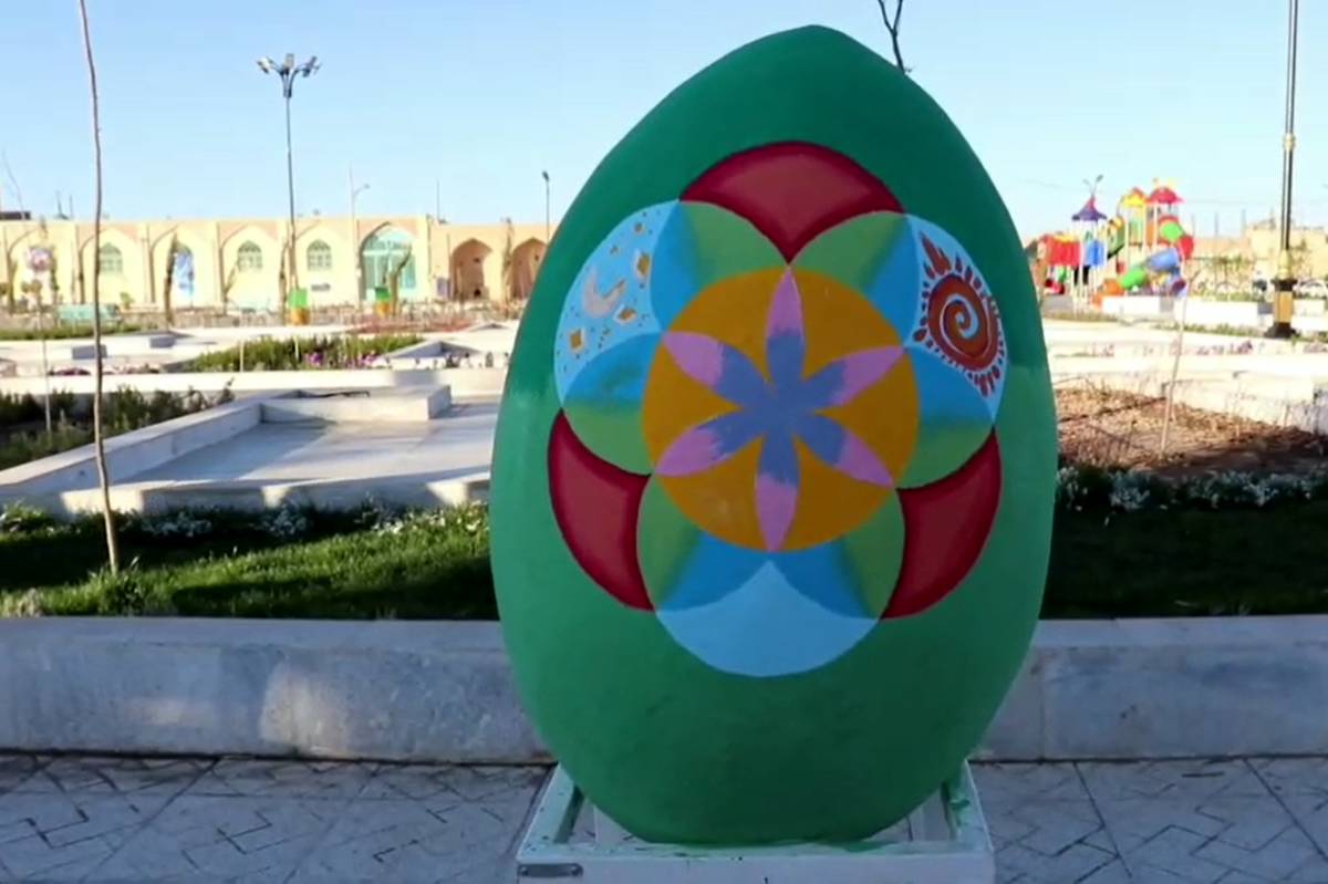 جشنواره بزرگ تخم مرغ رنگی در شهرستان انار/ فیلم