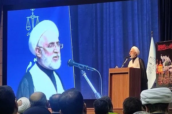  معیشت مردم خط قرمز دستگاه قضا و تعزیرات است