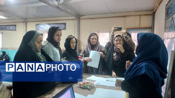 جلسه آموزش خانواده در دبیرستان میرزا جعفر سروقد مشهد مقدس 