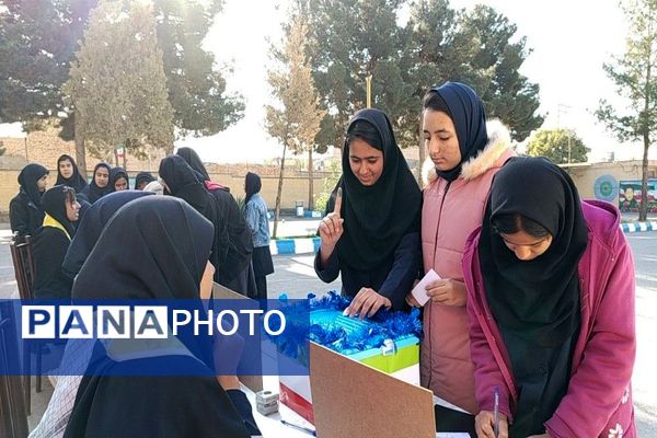 بیست و هشتمین دوره انتخابات شورای دانش آموزی  دردبیرستان شهیدمجیددهنوی نیشابور