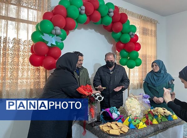 برگزاری مراسمی به‌مناسبت ولادت حضرت علی (ع) و روز پدر در دبستان دخترانه بعثت ۲