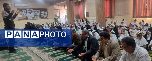 محفل انس با قرآن در دبستان شاهد دخترانه حضرت معصومه (س)