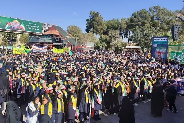 راهپیمایی یوم الله ۱۳ آبان در سمنان