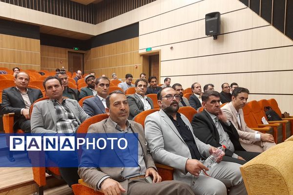 برزگرای جشنواره طلایه داران  به منظور  قدردانی از تلاش‌ها و دستاوردهای دانش‌آموزان و مدیران مدارس ملارد 