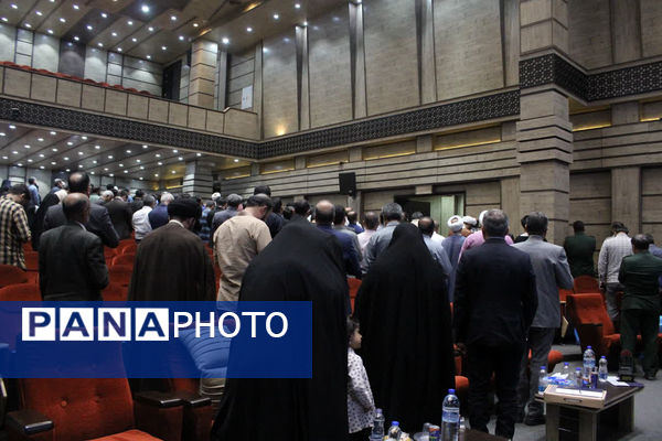 همایش تقدیر از فعالان اردوهای راهیان نور دانش‌آموزی در قم