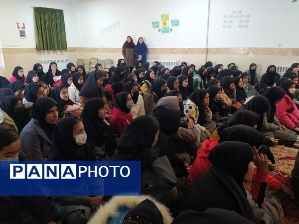 کارگاه آموزشی آسیب های اجتماعی در دبیرستان دخترانه امید