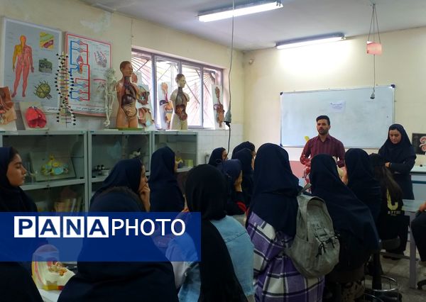 برگزاری جلسه انجمن‌ دانش‌آموزی در پژوهش‌سرای بوعلی سینا شهرستان ملارد