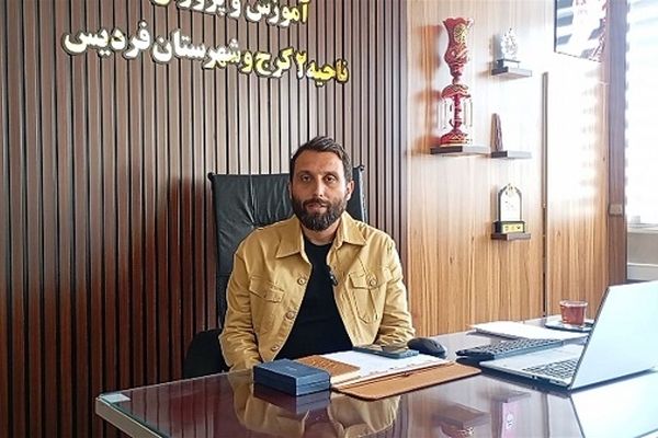 نخبگان هدایتگران جامعه به سوی ارزش‌های تعالی هستند