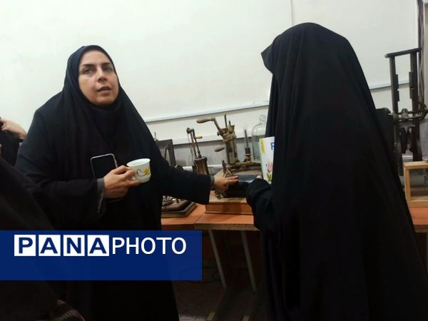 بازدید از پژوهش سرا و آزمایشگاه مرکزی رازی ناحیه ۲ در هفته مشاغل 