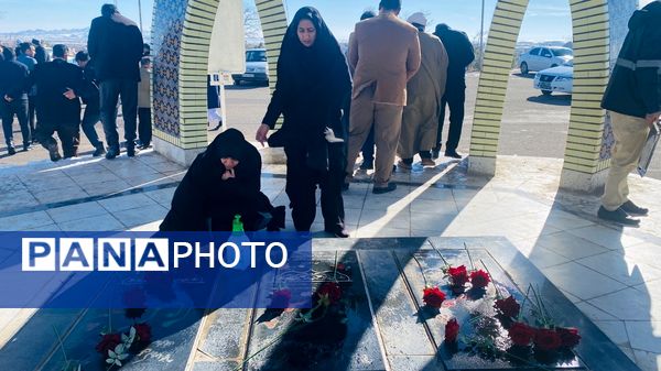 غبار روبی گلزار شهدای گمنام شهرستان باخرز 