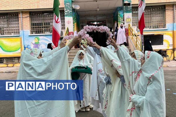 روز معنویت در مدرسه محدثه شاهد ورامین؛ از نماز باران تا زنگ عتبات عالیات