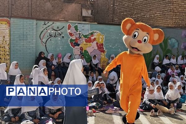 جشن روز دختر و روز جهانی کودک در دبستان زنده یاد قمصری