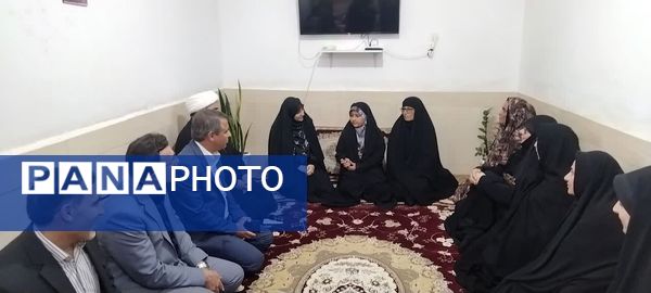 حضور معاون رئیس جمهوری در منازل جان باختگان معدن طبس در بخش انابد