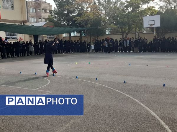 اجتماع مادران و دختران در ورزش صبحگاهی دبیرستان شاهد هاجر