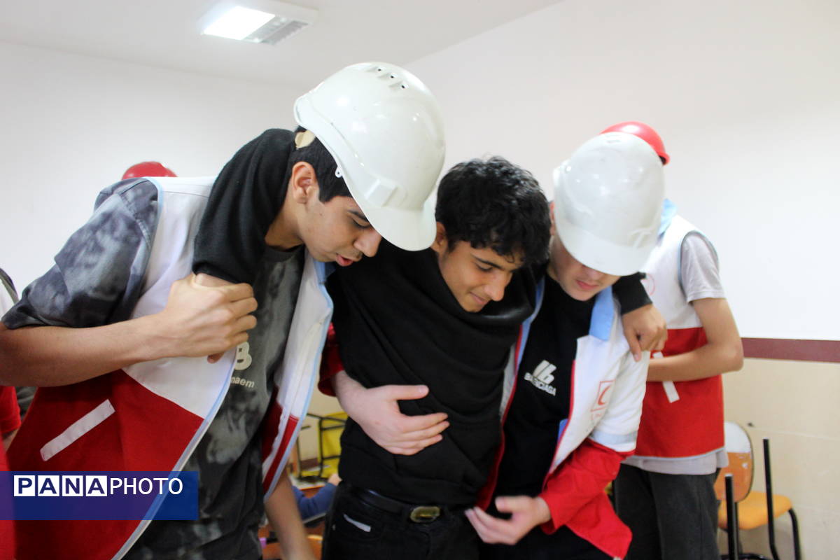 مانور سراسری زلزله و ایمنی مدارس در گلوگاه