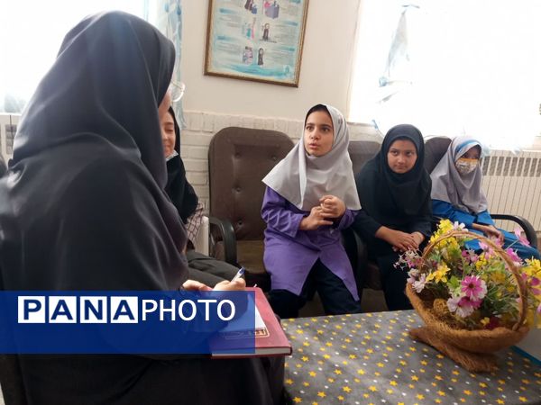 دومین جلسه شورای دانش آموزی در مدرسه تکتم خلیل آباد 