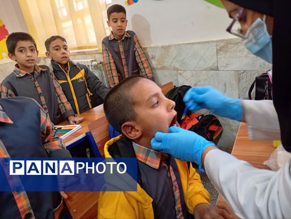 اجرای طرح وارنیش فلوراید در دبستان شهید پسندیده فدافن 