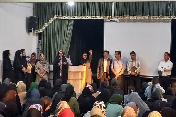 برگزاری انتخابات انجمن اولیا و مربیان در دبستان دخترانه معلم یزد