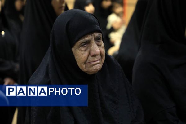 جلسه گرامیداشت و تجلیل از پدران و مادران شهدا 