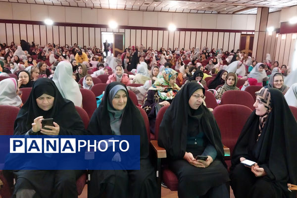 ویژه برنامه میلاد حضرت زهرا (س) و روز مادر دبستان یگانه 