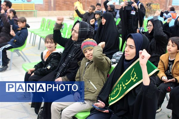 جلوه‌هایی از یادواره شهدا در دبستان استثنایی باغچه‌بان قم