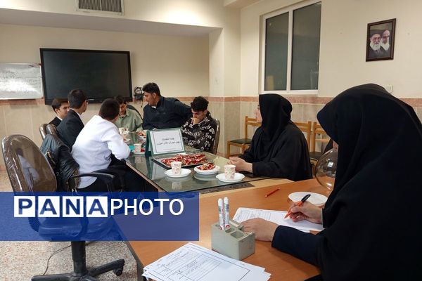 رقابت دانش‌آموزان منتخب در انتخابات منطقه‌ای شورای دانش‌آموزی بهارستان دو