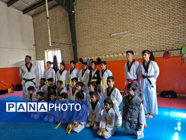 دانش اموزان تکواندوکار کاشمری پله اول ترقی را پیمودند